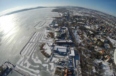 Sípálya épül a Balatonnál